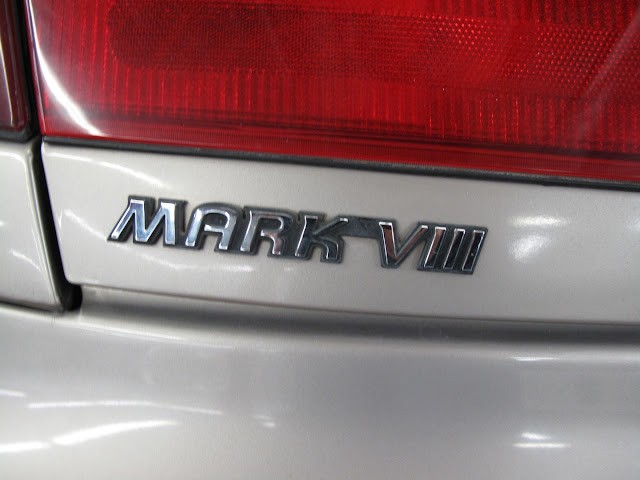 Lincoln-Mark-VIII-1995-COUPE-36