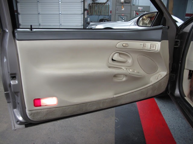 Lincoln-Mark-VIII-1995-COUPE-7