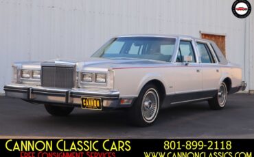Lincoln-Town-Car-1984-Sedan-1