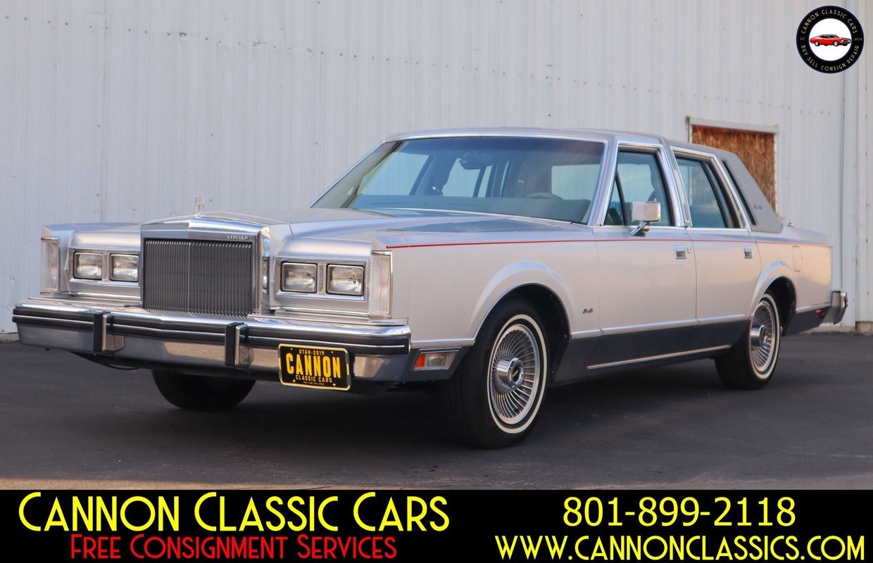 Lincoln-Town-Car-1984-Sedan-1