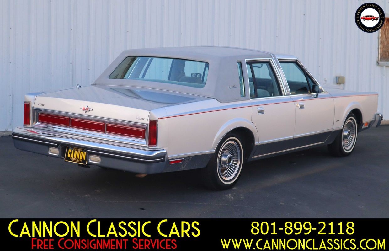 Lincoln-Town-Car-1984-Sedan-10