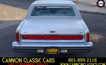 Lincoln-Town-Car-1984-Sedan-12