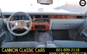 Lincoln-Town-Car-1984-Sedan-22