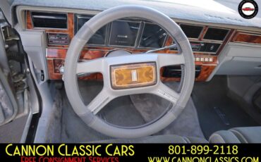 Lincoln-Town-Car-1984-Sedan-25