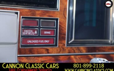 Lincoln-Town-Car-1984-Sedan-29