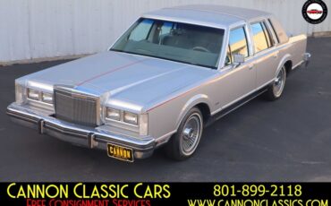 Lincoln-Town-Car-1984-Sedan-3