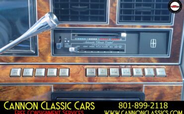 Lincoln-Town-Car-1984-Sedan-30