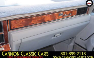 Lincoln-Town-Car-1984-Sedan-31