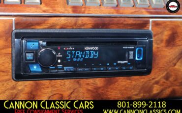 Lincoln-Town-Car-1984-Sedan-32