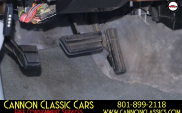 Lincoln-Town-Car-1984-Sedan-34