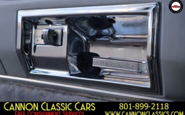 Lincoln-Town-Car-1984-Sedan-37