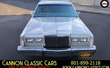 Lincoln-Town-Car-1984-Sedan-5