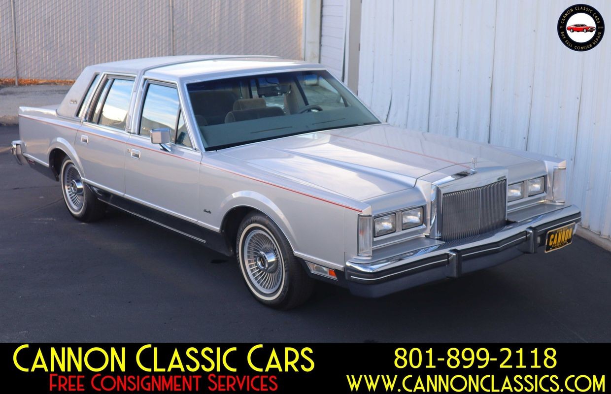 Lincoln-Town-Car-1984-Sedan-6