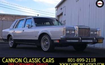 Lincoln-Town-Car-1984-Sedan-7