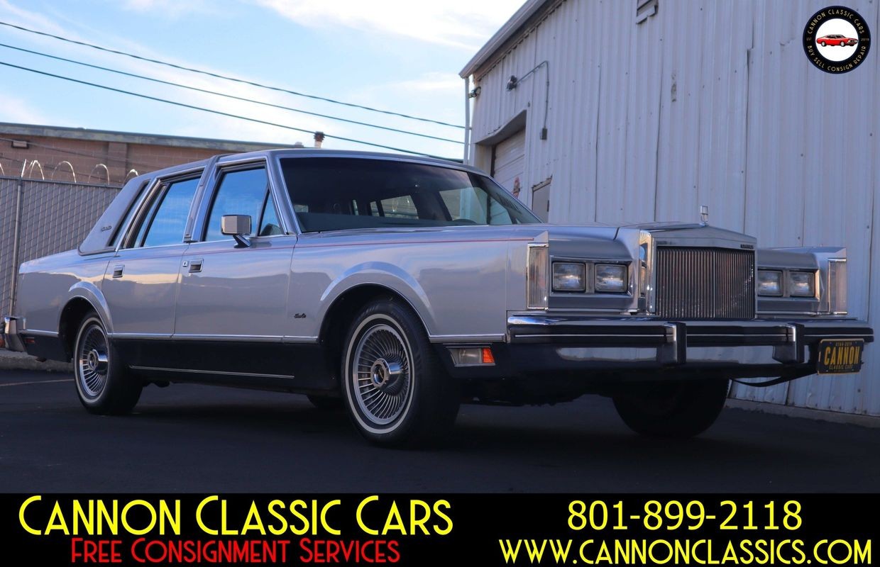 Lincoln-Town-Car-1984-Sedan-7