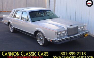 Lincoln-Town-Car-1984-Sedan-7