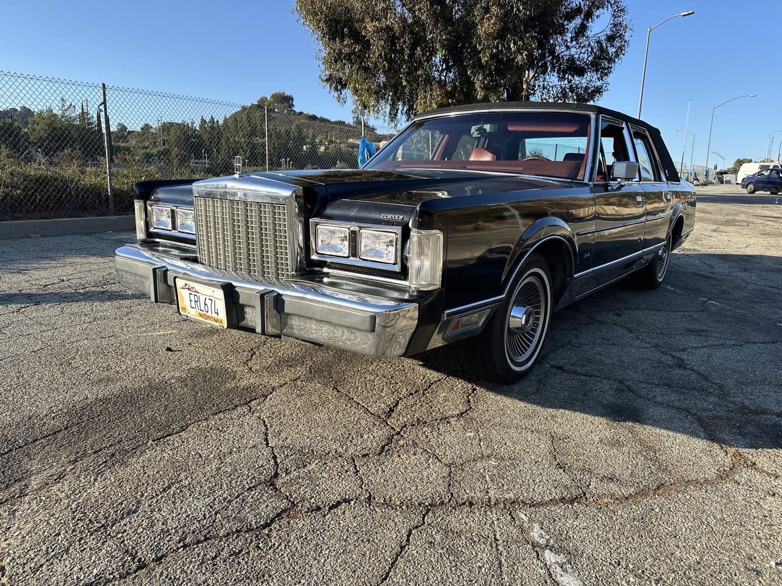Lincoln-Town-Car-1986-1