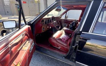 Lincoln-Town-Car-1986-13