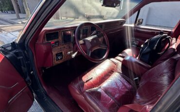 Lincoln-Town-Car-1986-14