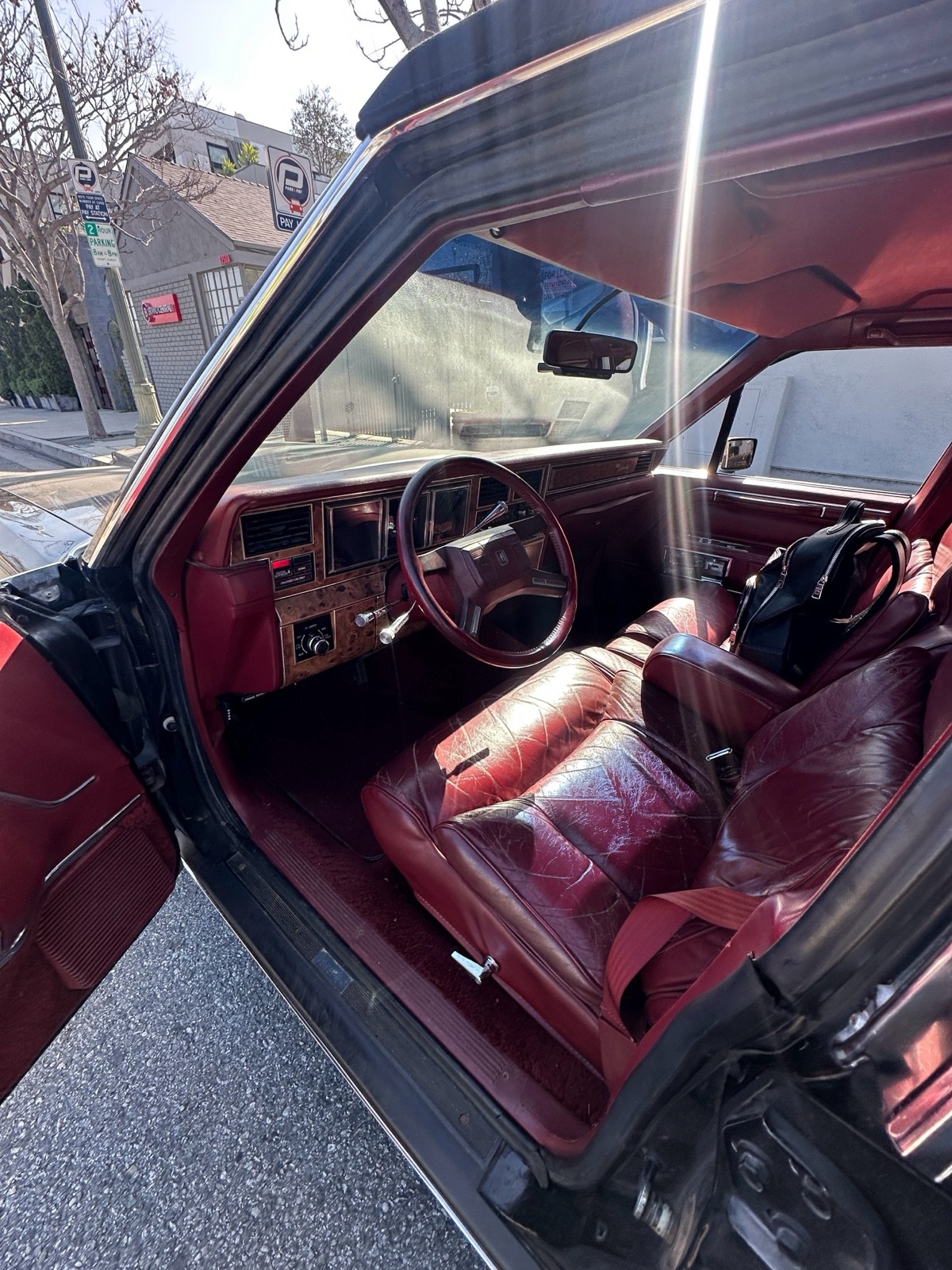 Lincoln-Town-Car-1986-14