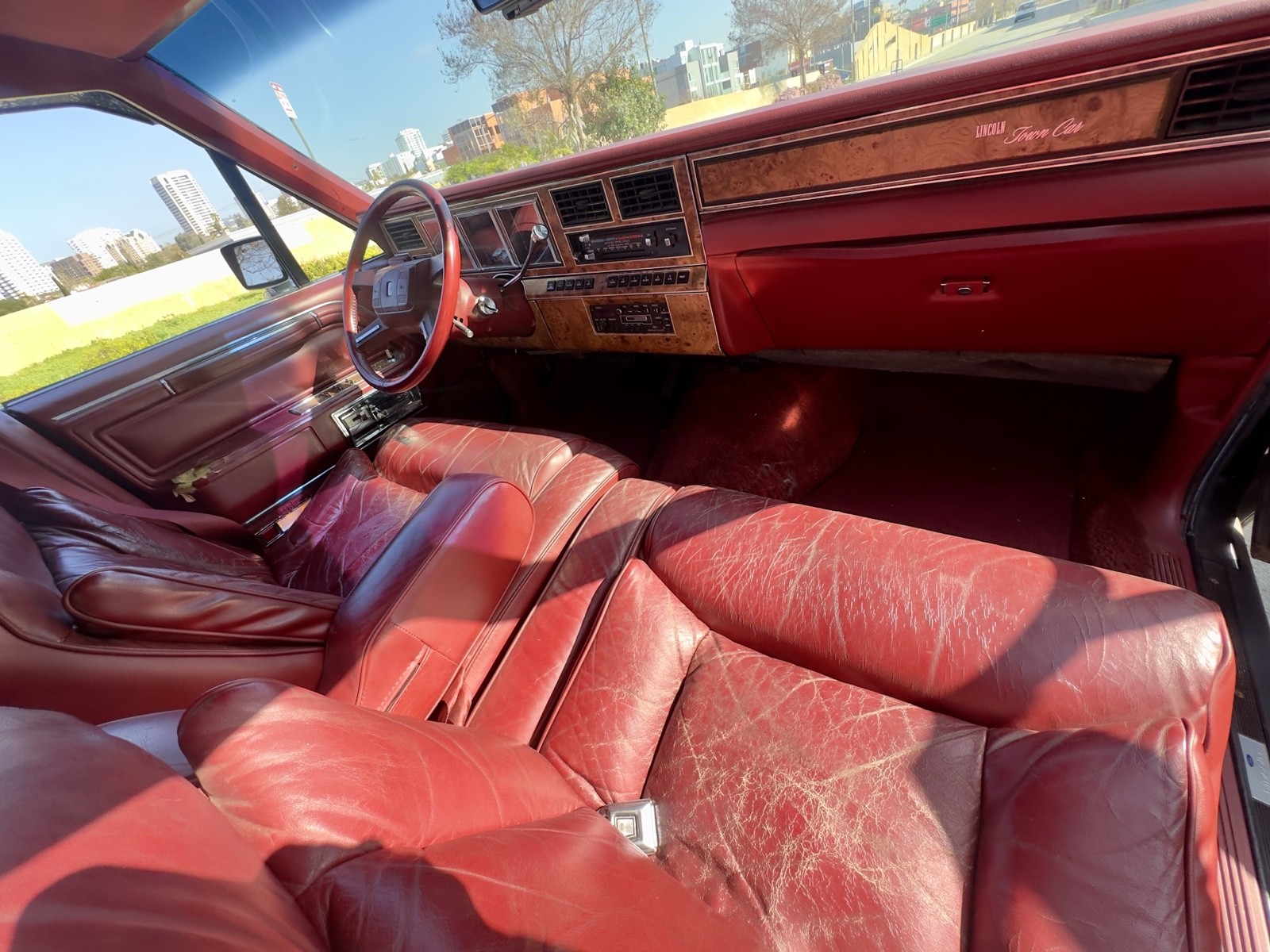 Lincoln-Town-Car-1986-16