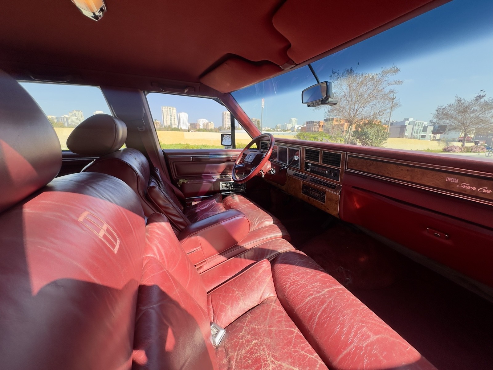 Lincoln-Town-Car-1986-19