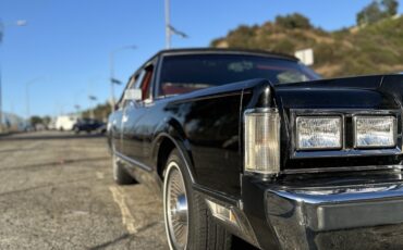 Lincoln-Town-Car-1986-3