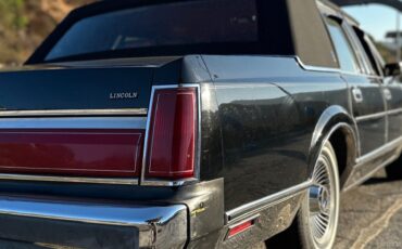 Lincoln-Town-Car-1986-4