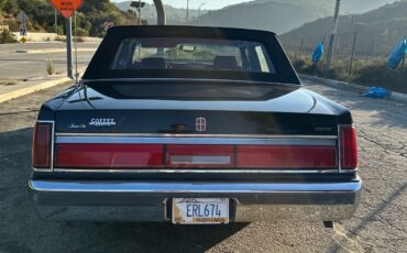 Lincoln-Town-Car-1986-6