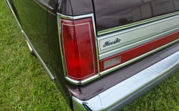 Lincoln-Town-Car-1988-Sedan-11