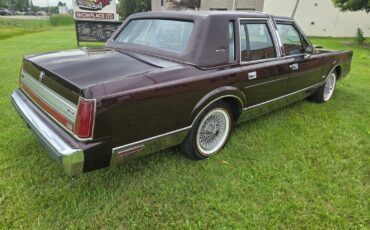 Lincoln-Town-Car-1988-Sedan-16
