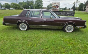 Lincoln-Town-Car-1988-Sedan-17