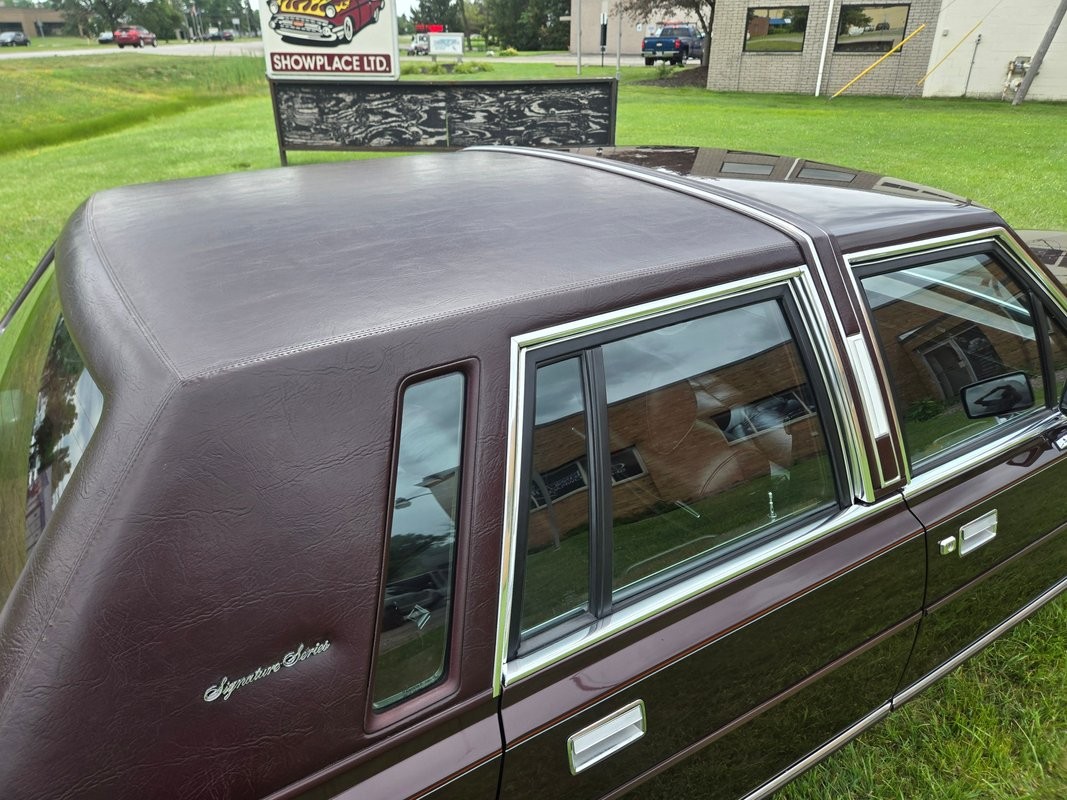 Lincoln-Town-Car-1988-Sedan-19