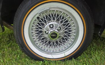 Lincoln-Town-Car-1988-Sedan-23