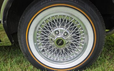 Lincoln-Town-Car-1988-Sedan-26