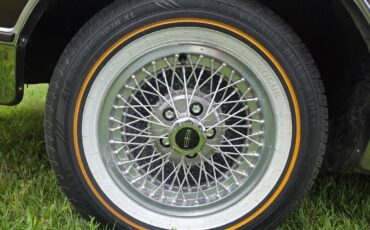 Lincoln-Town-Car-1988-Sedan-27