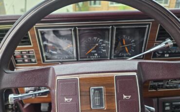 Lincoln-Town-Car-1988-Sedan-32