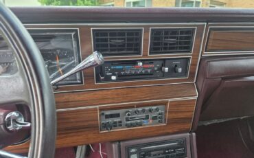 Lincoln-Town-Car-1988-Sedan-33