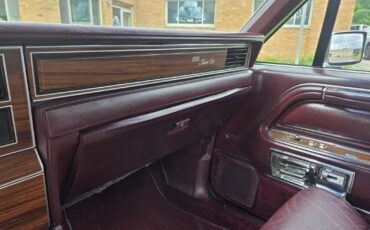 Lincoln-Town-Car-1988-Sedan-34