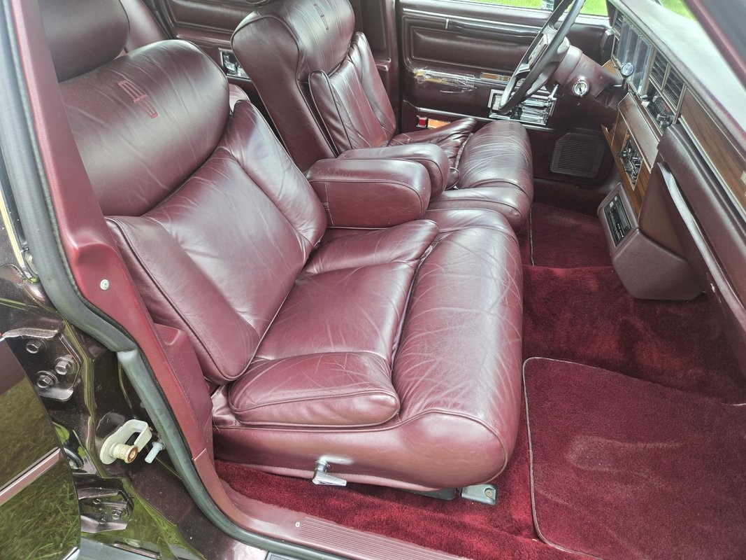 Lincoln-Town-Car-1988-Sedan-35