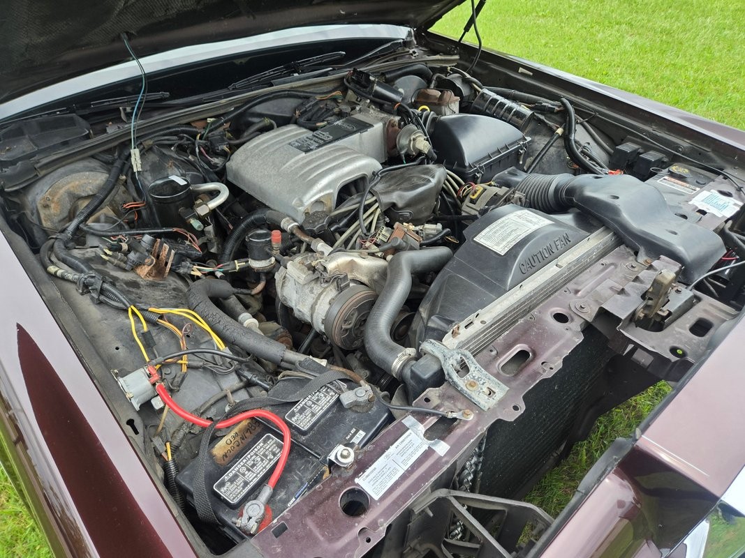 Lincoln-Town-Car-1988-Sedan-38