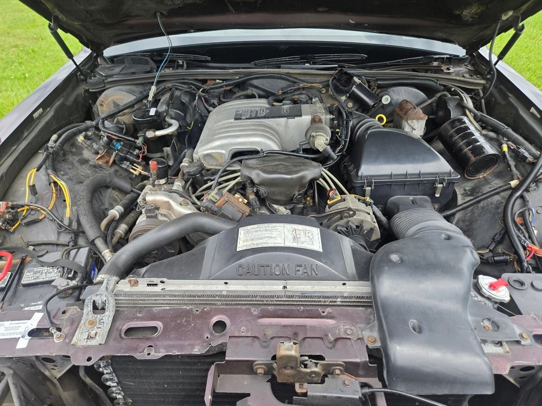 Lincoln-Town-Car-1988-Sedan-39