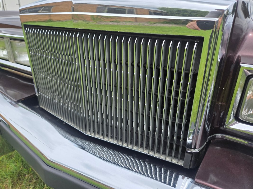 Lincoln-Town-Car-1988-Sedan-7