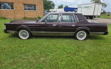 Lincoln-Town-Car-1988-Sedan-9