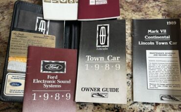 Lincoln-Town-Car-1989-11