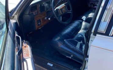 Lincoln-Town-Car-1989-5