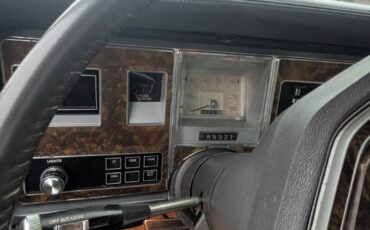 Lincoln-Versailles-1979-Sedan-2