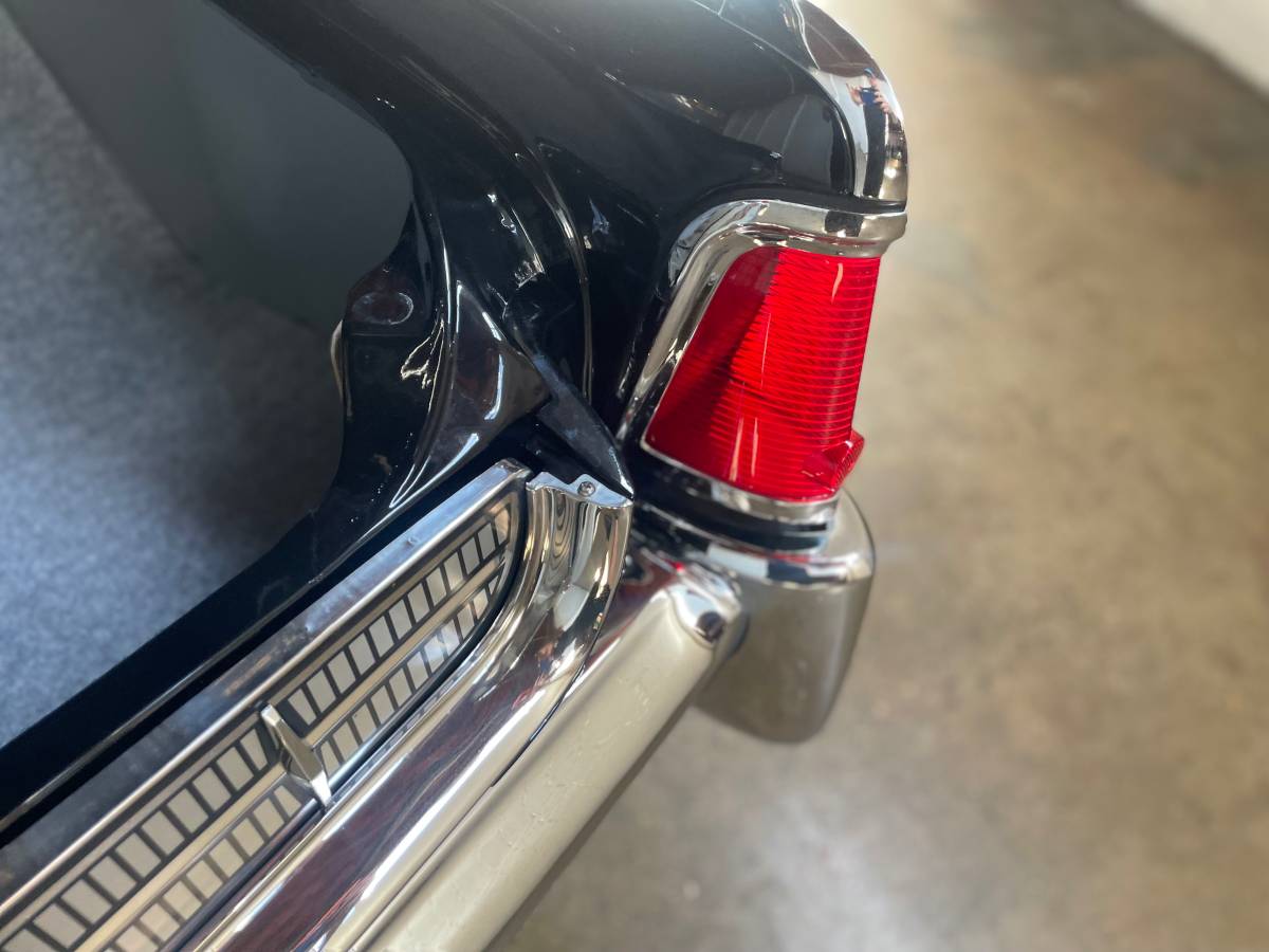 Lincoln-continental-1963-black-11