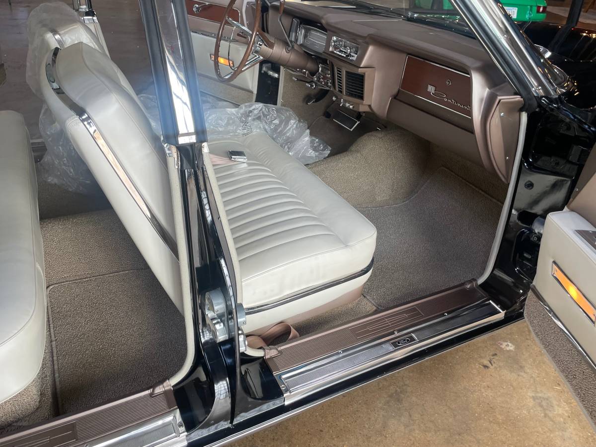 Lincoln-continental-1963-black-12