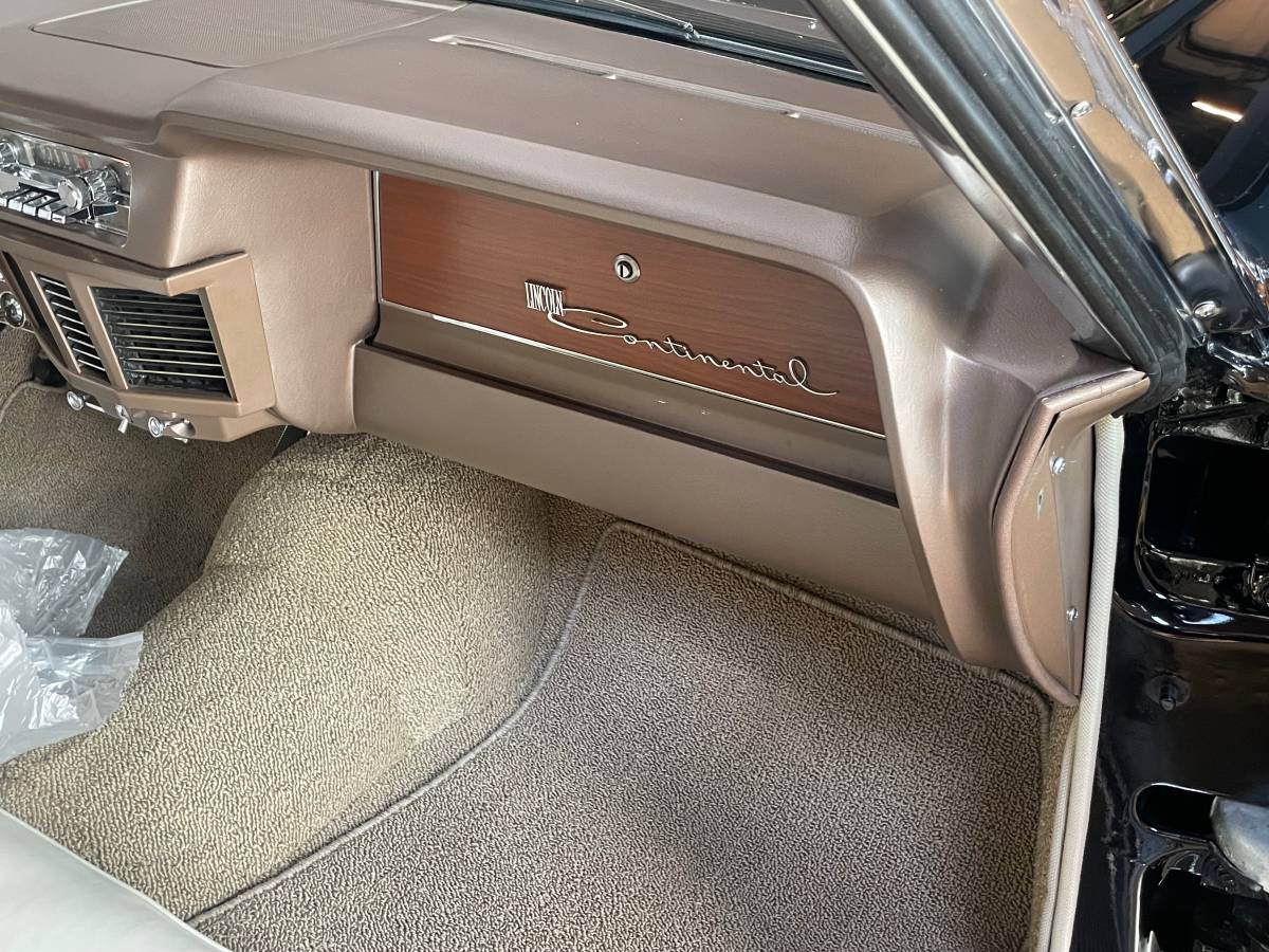 Lincoln-continental-1963-black-14